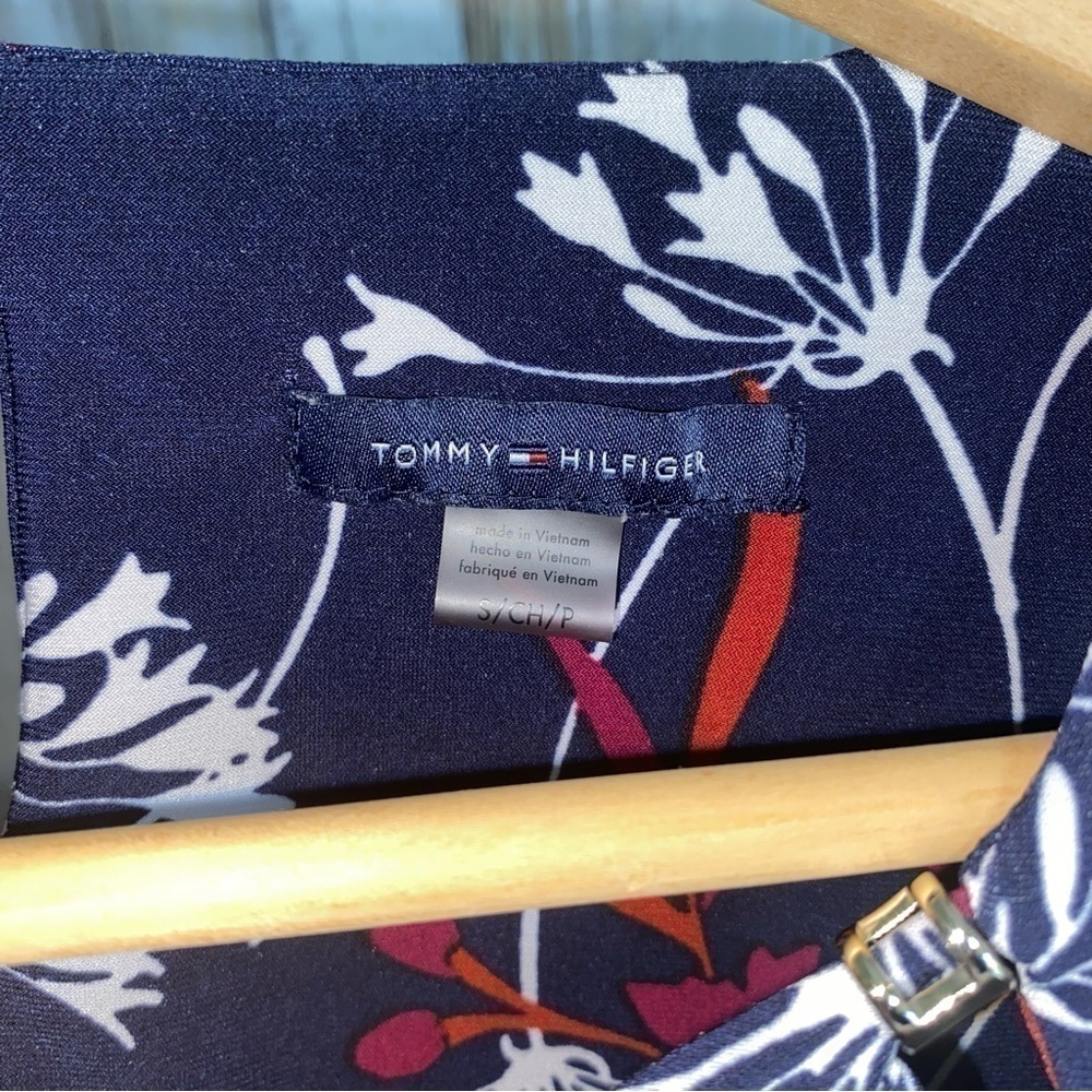 Tommy Hilfiger Navy Floral Sleeveless Blouse - Picture 5 of 5